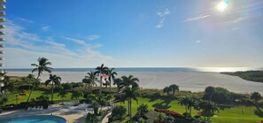On the beach, sun-loungers, beach towels - Beachfront Marco Island at South Seas with Spectacular Gulf Sunsets (Marco Island)