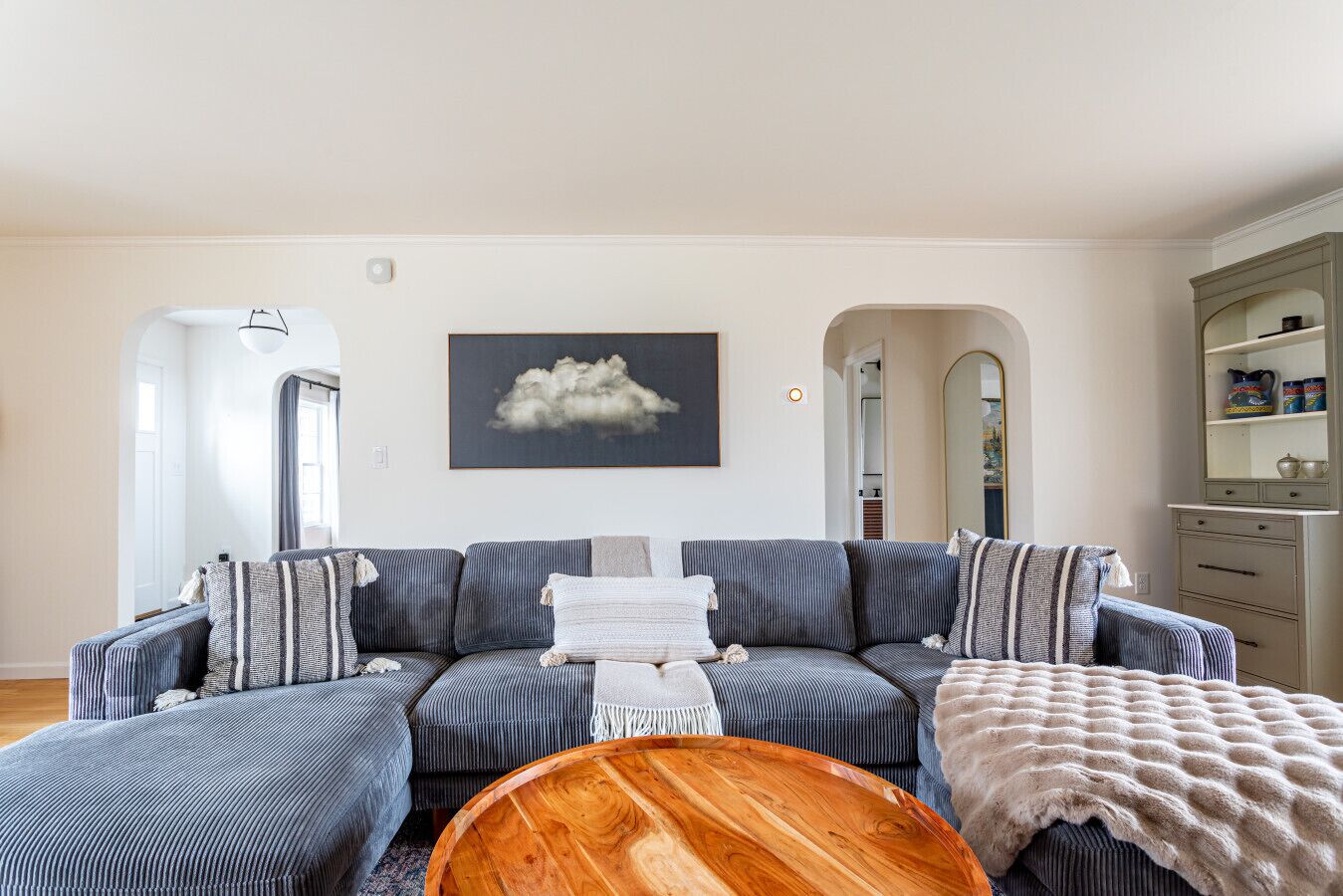 Fernseher, Bücher, Stereoanlage