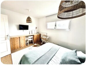 3 bedrooms, iron/ironing board, WiFi, bed sheets - Les Embruns, Charming house by the sea (Hermanville-sur-Mer)