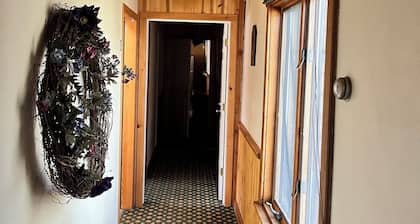 1 Br/1BA, full kitchen, AC, internet. Visit Voyageurs Nat'l Park!