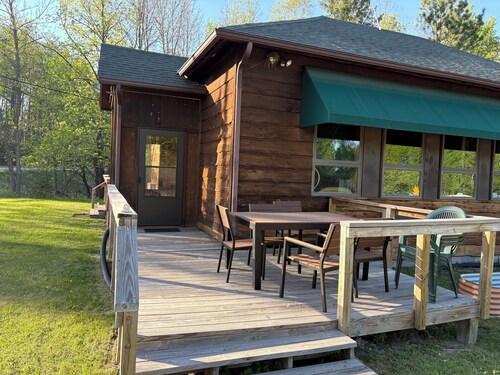 1 Br/1BA, full kitchen, AC, internet.  Visit Voyageurs Nat'l Park!