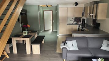 Smart TV, music library, stereo