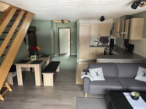 Smart TV, music library, stereo