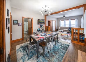 Dining - The Riff: Sleeps 10, Close to DT, music-themed fun (Sioux Falls)