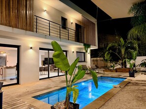 Terrace/patio - Beachfront villa with pool and tropical garden. Calanques and shops 500m away (Fréjus)