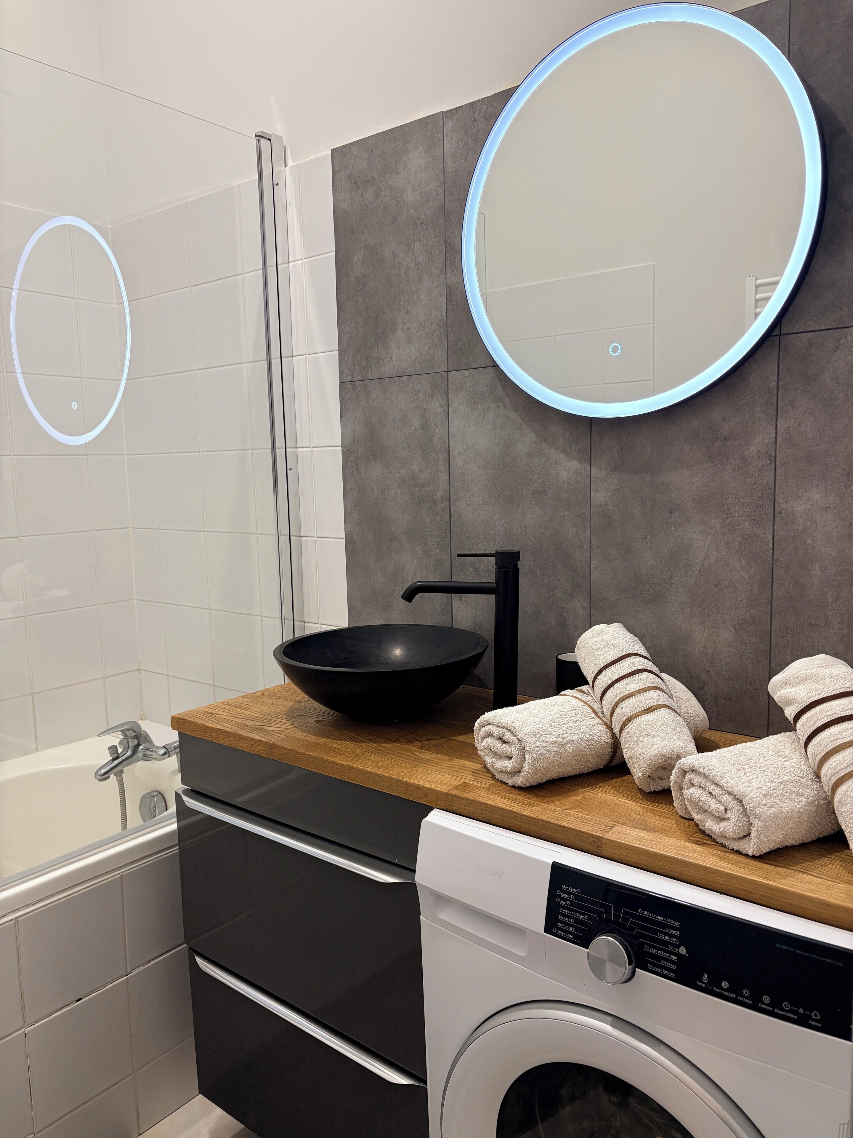 Hårføner, håndklær og såpe