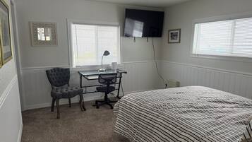 2 bedrooms, desk, free WiFi, bed sheets