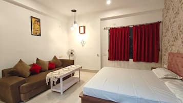 8 bedrooms, iron/ironing board, WiFi, bed sheets