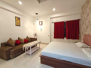8 bedrooms, iron/ironing board, WiFi, bed sheets - Peaceful place for stay, Property is in heart of kashi, book now pay at property (Varanasi)