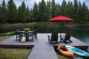 Outdoor dining - Riverfront home sleeps 14 with Dock and Game Room. (Bend)