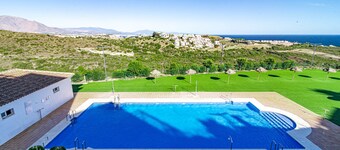 Jm2.b2 - Modern 2 Bed apt With Amazing sea Views