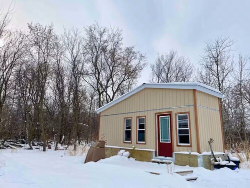 Cozy All Season Tiny House in Natural Paradise next to Lake Winnipeg