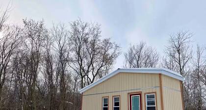 Cozy All Season Tiny House in Natural Paradise next to Lake Winnipeg