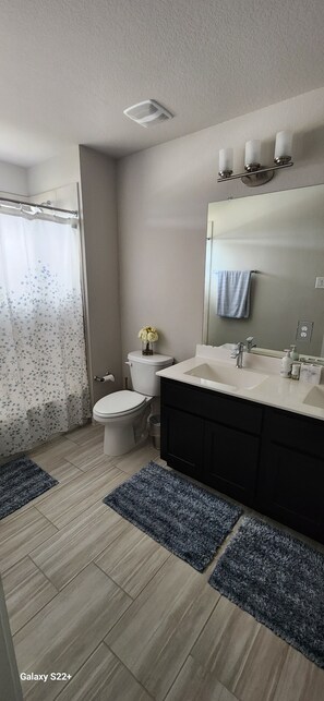 Toallas, jabón, papel higiénico