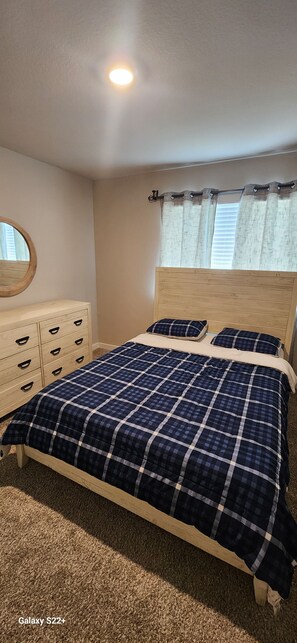 5 habitaciones, tabla de planchar con plancha, wifi y ropa de cama 