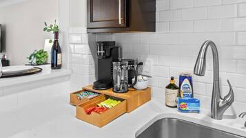 Micro-ondes, four, plaque de cuisson, lave-vaisselle