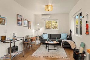 TV - Walk to Uptown - Cozy Comfy Casita for Two! (Sedona)