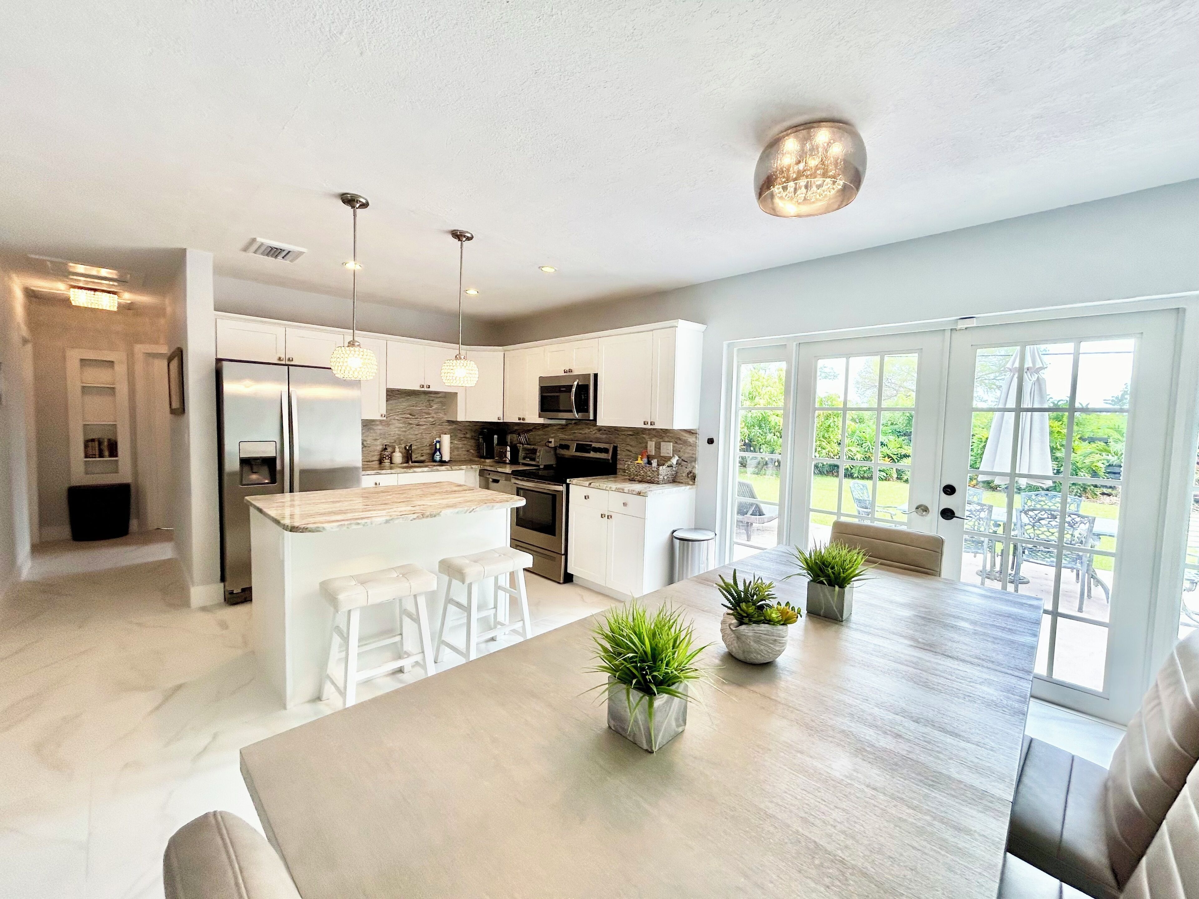 Mikroaaltouuni, uuni, liesi, astianpesukone