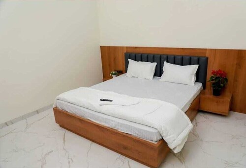 Glitz by Revansh Rooms-Alibaug Sea