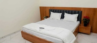 Glitz by Revansh Rooms-Alibaug Sea