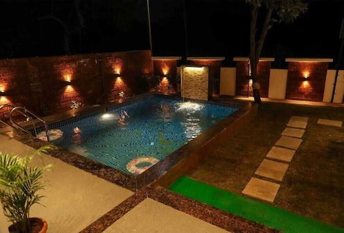 Glitz by Revansh Rooms-Alibaug Sea