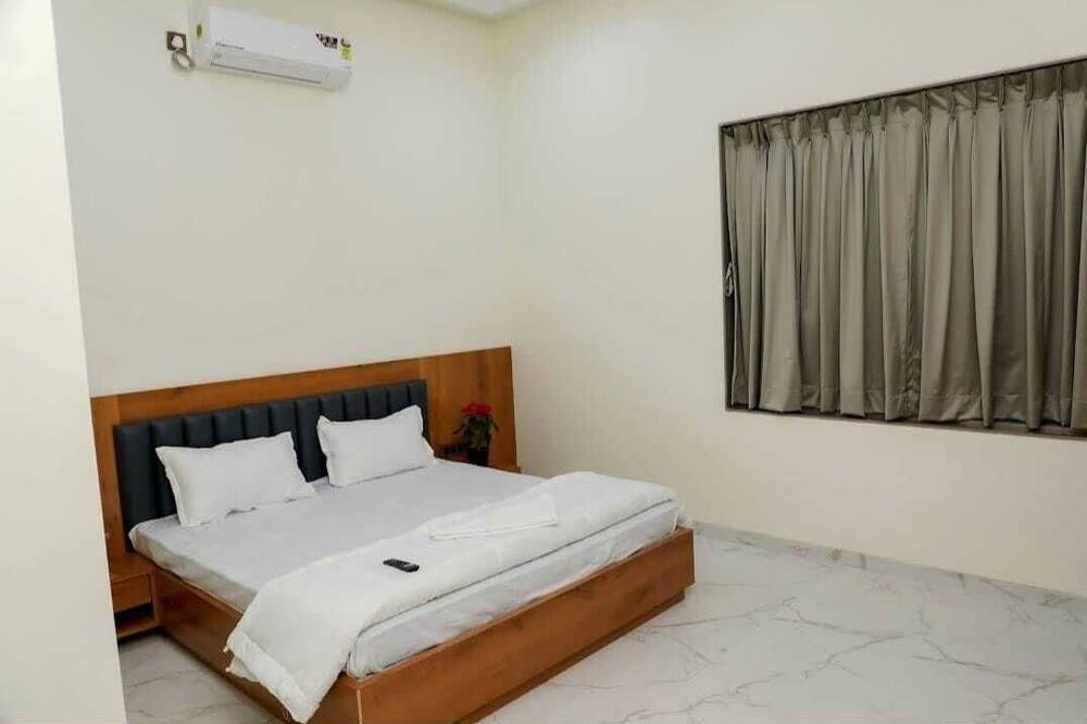 Glitz by Revansh Rooms-Alibaug Sea
