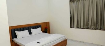 Glitz by Revansh Rooms-Alibaug Sea