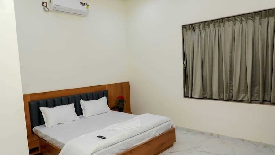 Glitz by Revansh Rooms-Alibaug Sea