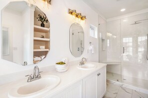 Shower, hair dryer, towels - All Decked Out – Elegant Seacrest Beach Home with Private Beach Access (Seacrest Beach)