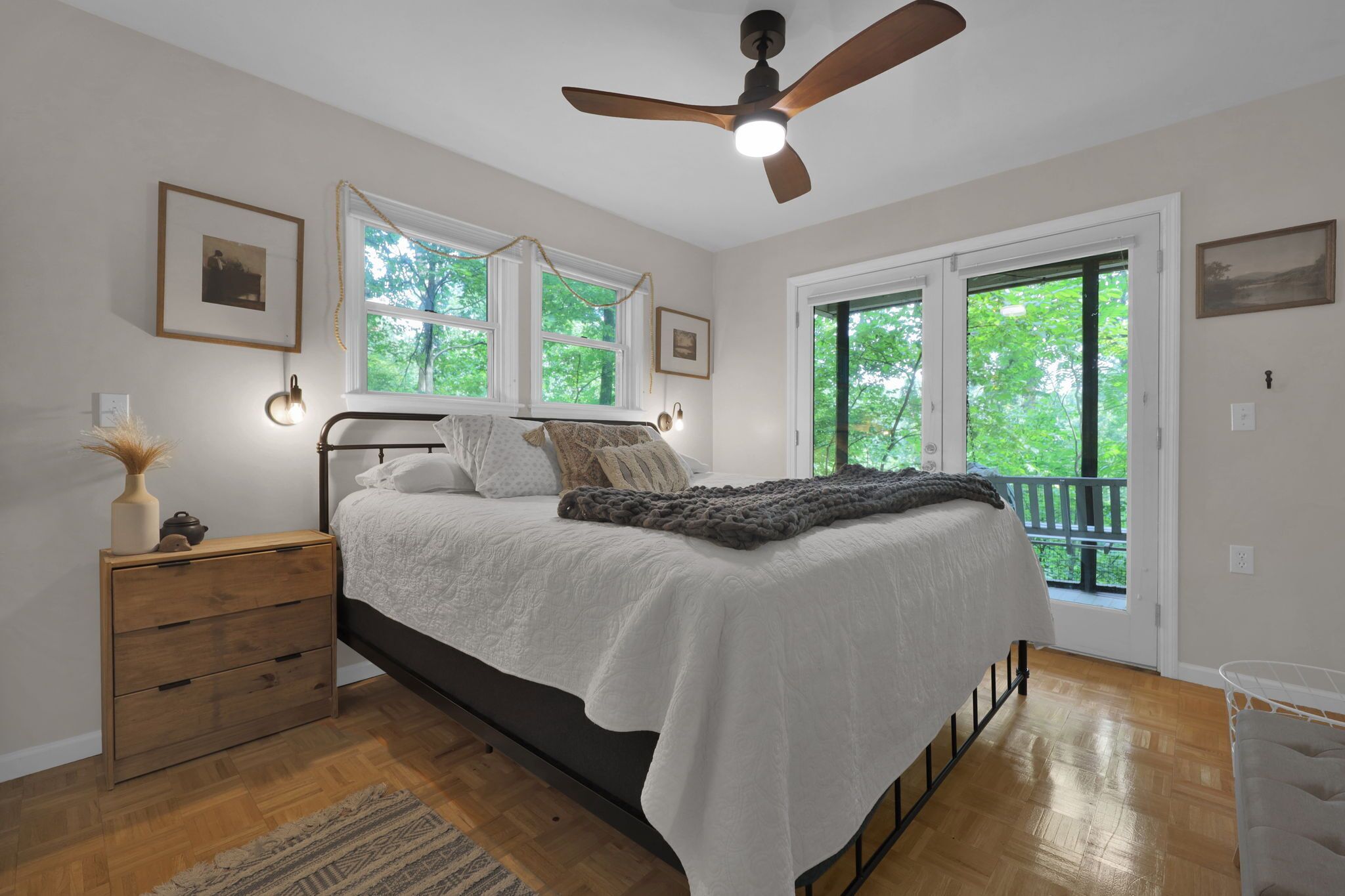 3 bedrooms, iron/ironing board, WiFi, bed sheets