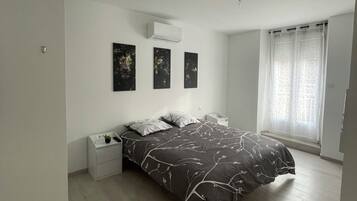 Fer et planche à repasser, accès Internet, draps fournis