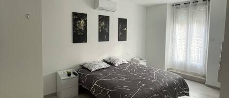 Fer et planche à repasser, accès Internet, draps fournis