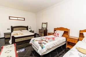 1 chambre, fer et planche à repasser, Wi-Fi gratuit, draps fournis