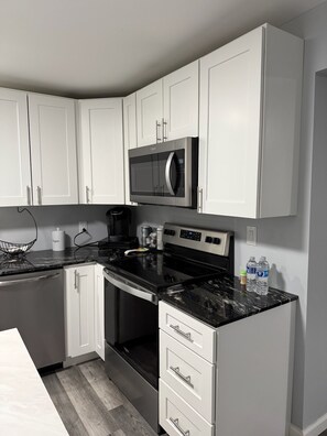 Microwave, oven, stovetop, dishwasher - Perfect 3-bedroom home in enjoyable Whitesboro (Whitesboro)