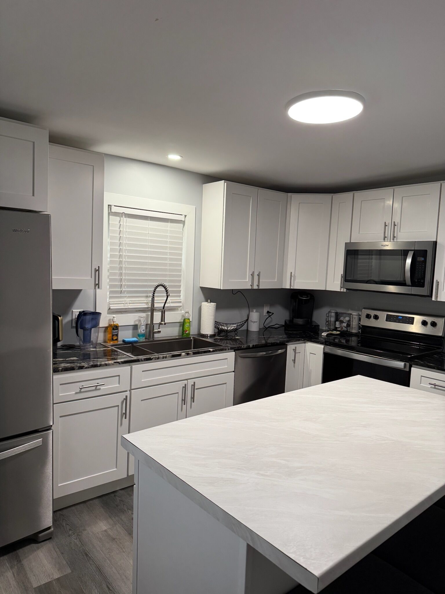 Mikroaaltouuni, uuni, liesi, astianpesukone