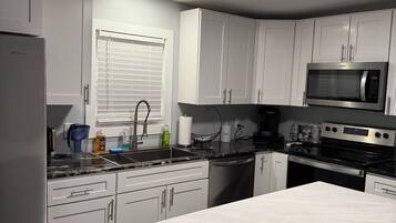 Mikroaaltouuni, uuni, liesi, astianpesukone