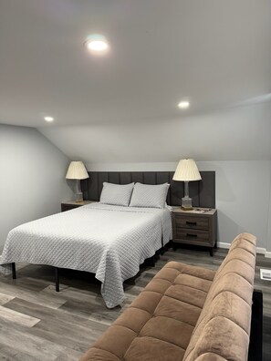 3 habitaciones, tabla de planchar con plancha, wifi y ropa de cama 