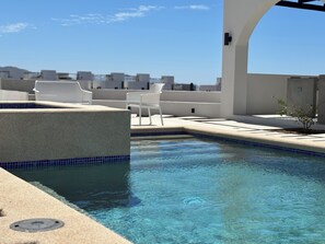 A heated pool - BRIGHT & COZY 1-KING BEDROOM CASITA WITH QUEEN SLEEPER IN CENTRAL CERRITOS BEACH (Pescadero)
