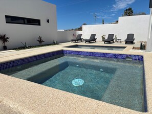 A heated pool - BRIGHT & COZY 1-KING BEDROOM CASITA WITH QUEEN SLEEPER IN CENTRAL CERRITOS BEACH (Pescadero)