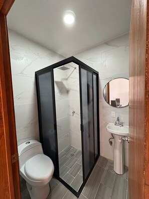 Appartement Classique, 3 chambres, patio, vue cour intérieure | Salle de bain