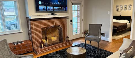 デスク、アイロン / アイロン台、WiFi、ベッドシーツ