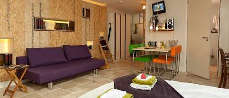 1 soverom, strykejern/-brett, internettilgang og sengetøy