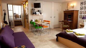 1 bedroom, iron/ironing board, Internet, bed sheets