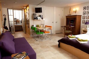 1 makuuhuone, silitysrauta/-lauta, internet, vuodevaatteet