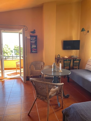 Living area - Family apartment with sea view, only 3 min away from private beach (Agios Nikolaos)