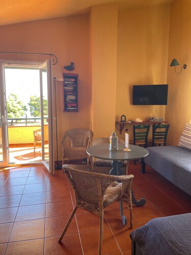 Family apartment with sea view, only 3 min away from private beach