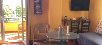Family apartment with sea view, only 3 min away from private beach