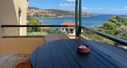 Family apartment with sea view, only 3 min away from private beach