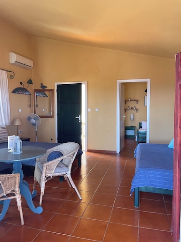 Family apartment with sea view, only 3 min away from private beach