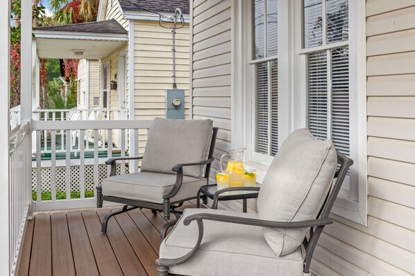 Property grounds - Walk to Palafox St.; Beach 14 min drive, sleeps 6 (Pensacola)